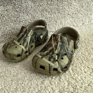 Toddler Camouflage Crocs 7C